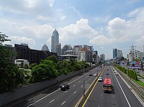 Chaloem Maha Nakhon Expressway in Bangkok.jpg