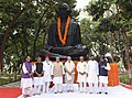 The Prime Minister, Shri Narendra Modi paying homage at the statue of Mahatma Gandhi, at Motihari.