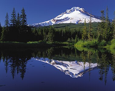 Mount Hood is the highest summit of Oregon.