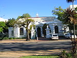 Thanks to a generous donation from a benefactor of Stellenbosch, Mr CL Marais, contributions from the Stellenbosch Distriksbank and the Colonial Government, the erection of a library building on the northern side of College Square was started in 1900 and completed in 1901. The new building was named after Mr CL Marais and was the first building in the history of the University which was built for this specific purpose. It did, however, also house the administrative offices of the Victoria College for approximately 20 years and some rooms in the building were used as Council Chambers and Senate committee rooms.