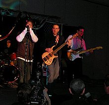 Republican presidential candidate Mike Huckabee (center) performs with his band "Capitol Offense" at the Republican Party of Iowa's Lincoln Day Dinner on April 14, 2007.