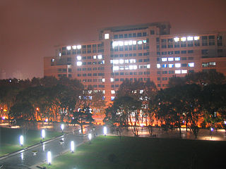 CCNU Building 9 Plaza