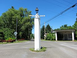 The "White Post" in the intersection of White Post Road and Berrys Ferry Road