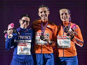 Photo of Louise Maraval, Femke Bol, and Cathelijn Peeters wearing track suits and holding their medals and stuffed mascottes