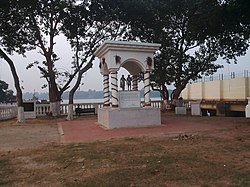 Baba and Mai statue at Suriname Ghat, Garden Reach