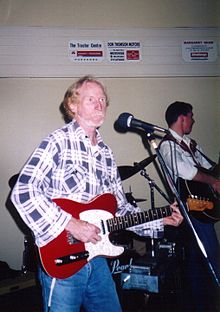 Red McKelvie live with Glen Moffatt, circa 2000.