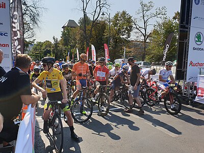 Riders at the start line of Stage 5